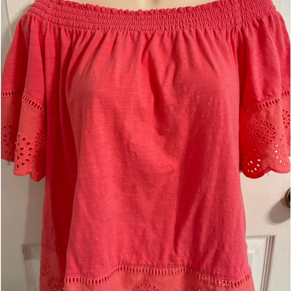 Ladies Summer  Top Size M Peach With eyelet lace